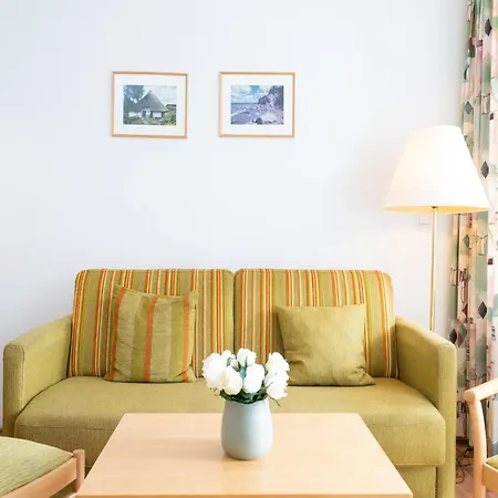 Lichtdurchflutete Mit Balkon In Suedostlage In * Sellin (Rugen)